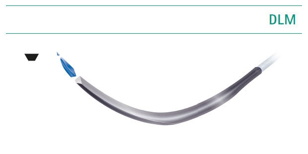 Lanzetten (Spatula)-Nadeln: Illustration einer gebogenen Lanzettnadel (Spatelnadel) mit der Bezeichnung „DLM“, die eine abgeflachte Nadelform für spezialisierte Anwendungen zeigt, dargestellt als Teil einer Übersicht von Nahtnadeltypen